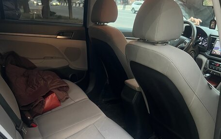 Hyundai Elantra VI рестайлинг, 2017 год, 1 250 000 рублей, 11 фотография