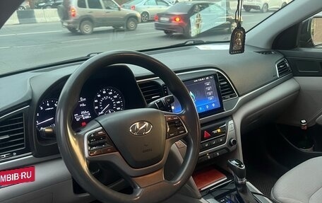 Hyundai Elantra VI рестайлинг, 2017 год, 1 250 000 рублей, 9 фотография