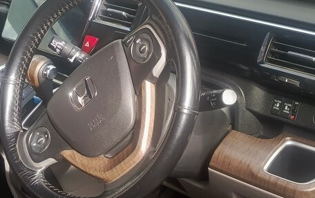 Honda Stepwgn IV, 2016 год, 1 900 000 рублей, 16 фотография
