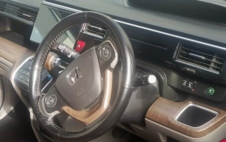 Honda Stepwgn IV, 2016 год, 1 900 000 рублей, 17 фотография