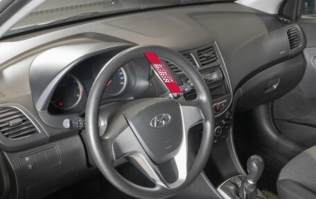 Hyundai Solaris II рестайлинг, 2011 год, 600 600 рублей, 5 фотография