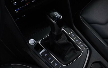 Volkswagen Tiguan II, 2021 год, 3 299 077 рублей, 19 фотография