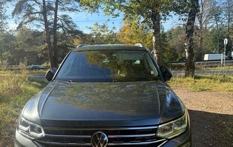 Volkswagen Tiguan II, 2021 год, 2 350 000 рублей, 1 фотография