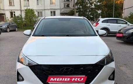Hyundai Solaris II рестайлинг, 2021 год, 1 300 000 рублей, 1 фотография
