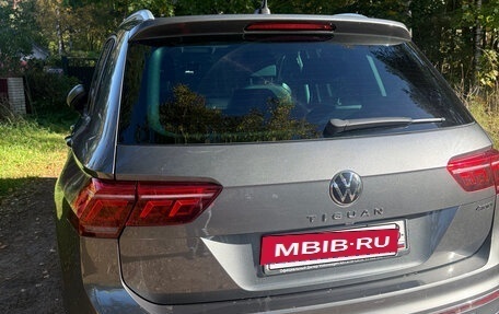 Volkswagen Tiguan II, 2021 год, 2 350 000 рублей, 2 фотография