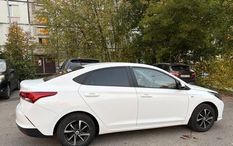 Hyundai Solaris II рестайлинг, 2021 год, 1 300 000 рублей, 3 фотография
