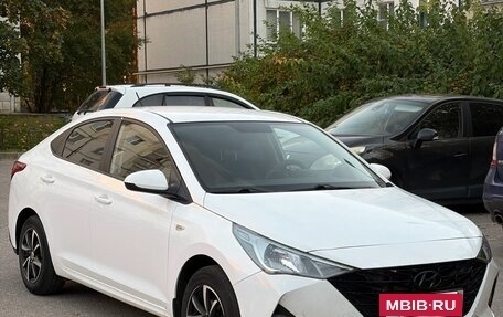 Hyundai Solaris II рестайлинг, 2021 год, 1 300 000 рублей, 2 фотография