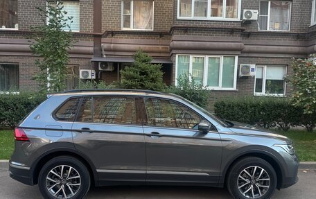 Volkswagen Tiguan II, 2021 год, 2 500 000 рублей, 2 фотография