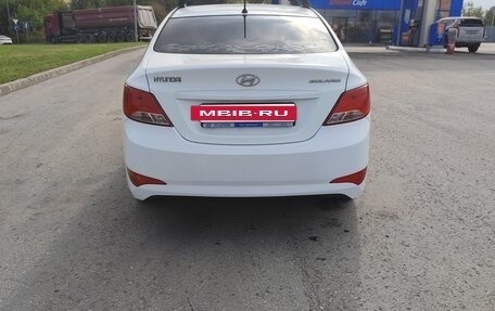 Hyundai Solaris II рестайлинг, 2015 год, 850 000 рублей, 5 фотография
