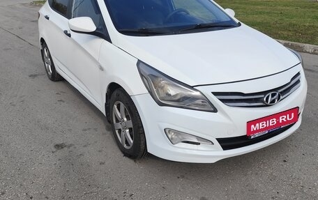 Hyundai Solaris II рестайлинг, 2015 год, 850 000 рублей, 3 фотография
