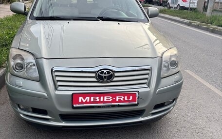 Toyota Avensis III рестайлинг, 2003 год, 710 000 рублей, 1 фотография