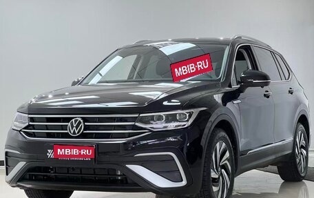 Volkswagen Tiguan II, 2023 год, 1 870 000 рублей, 3 фотография