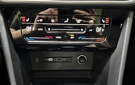Volkswagen Tiguan II, 2023 год, 1 870 000 рублей, 9 фотография