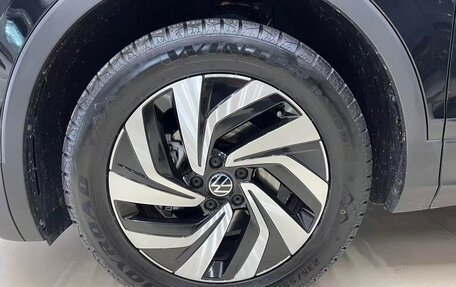 Volkswagen Tiguan II, 2023 год, 1 870 000 рублей, 22 фотография