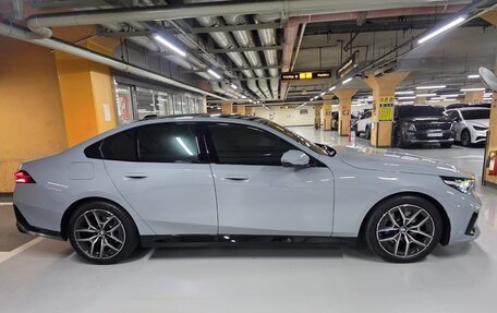 BMW 5 серия, 2025 год, 7 390 000 рублей, 4 фотография