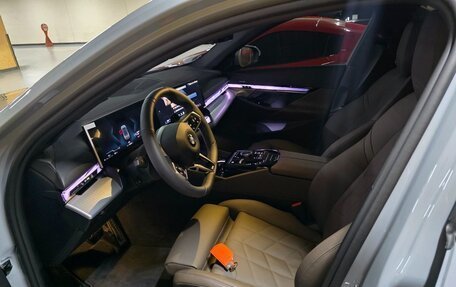 BMW 5 серия, 2025 год, 7 390 000 рублей, 7 фотография