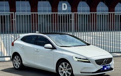 Volvo V40 II рестайлинг, 2019 год, 1 070 000 рублей, 1 фотография