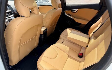 Volvo V40 II рестайлинг, 2019 год, 1 070 000 рублей, 12 фотография