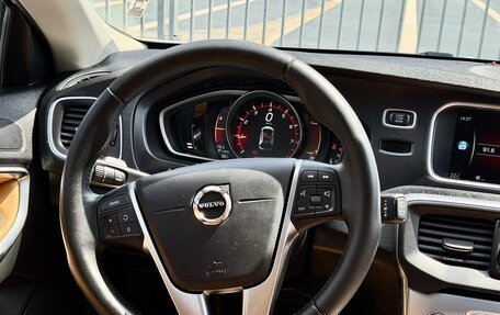 Volvo V40 II рестайлинг, 2019 год, 1 070 000 рублей, 8 фотография