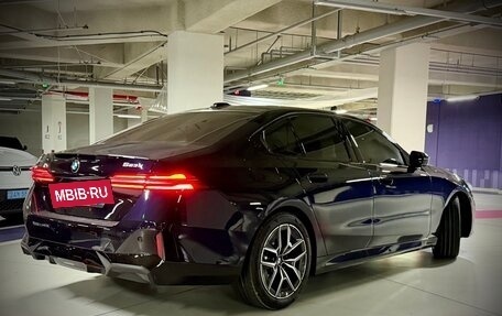BMW 5 серия, 2025 год, 7 390 000 рублей, 4 фотография