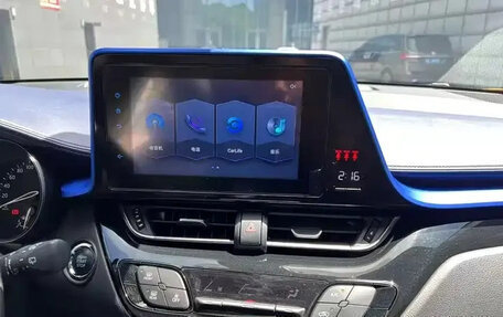 Toyota C-HR I рестайлинг, 2022 год, 1 759 000 рублей, 11 фотография