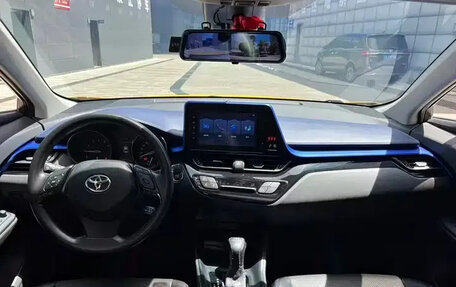 Toyota C-HR I рестайлинг, 2022 год, 1 759 000 рублей, 9 фотография