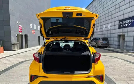 Toyota C-HR I рестайлинг, 2022 год, 1 759 000 рублей, 18 фотография