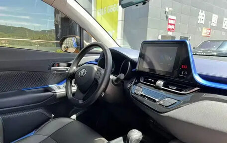 Toyota C-HR I рестайлинг, 2022 год, 1 759 000 рублей, 14 фотография