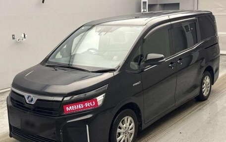Toyota Voxy III, 2021 год, 2 015 000 рублей, 1 фотография