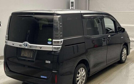 Toyota Voxy III, 2021 год, 2 015 000 рублей, 2 фотография