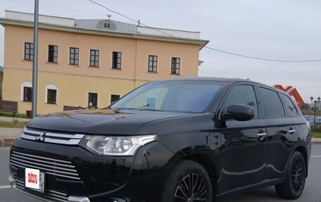 Mitsubishi Outlander III рестайлинг 3, 2013 год, 1 100 000 рублей, 1 фотография