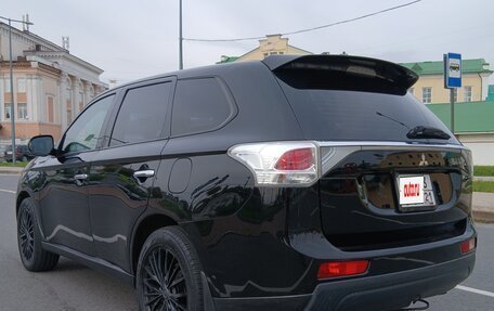 Mitsubishi Outlander III рестайлинг 3, 2013 год, 1 100 000 рублей, 5 фотография