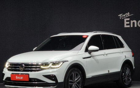 Volkswagen Tiguan II, 2023 год, 2 950 000 рублей, 1 фотография