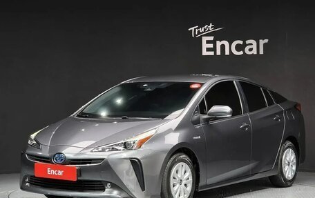 Toyota Prius IV XW50, 2022 год, 1 759 000 рублей, 1 фотография