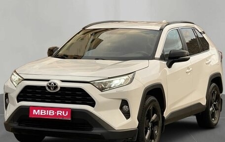 Toyota RAV4, 2021 год, 3 290 000 рублей, 1 фотография