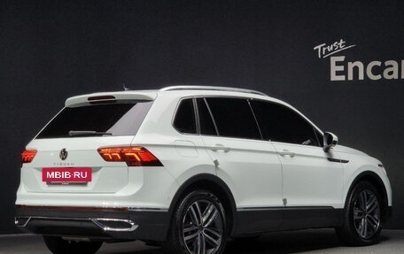 Volkswagen Tiguan II, 2023 год, 2 950 000 рублей, 2 фотография