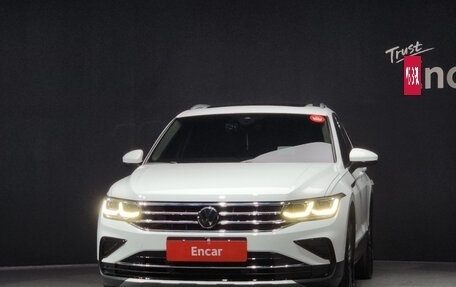 Volkswagen Tiguan II, 2023 год, 2 950 000 рублей, 3 фотография
