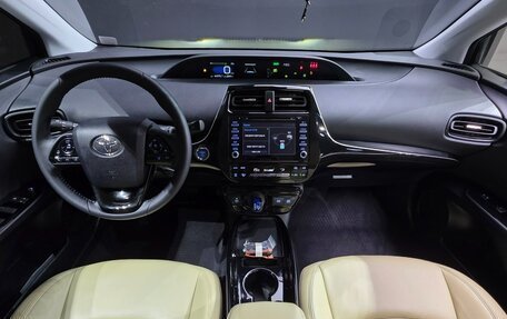Toyota Prius IV XW50, 2022 год, 1 759 000 рублей, 8 фотография