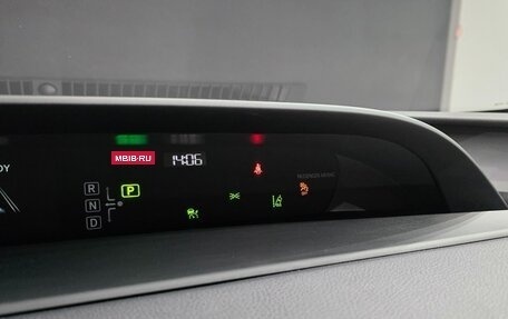 Toyota Prius IV XW50, 2022 год, 1 759 000 рублей, 14 фотография