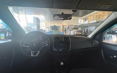 Renault Logan II, 2018 год, 649 000 рублей, 8 фотография