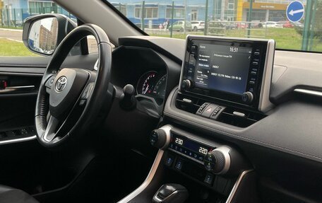 Toyota RAV4, 2021 год, 3 290 000 рублей, 10 фотография