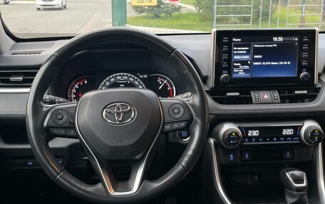 Toyota RAV4, 2021 год, 3 290 000 рублей, 12 фотография