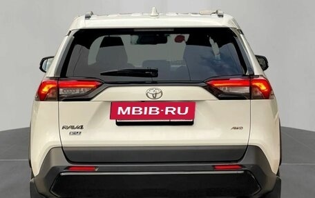 Toyota RAV4, 2021 год, 3 290 000 рублей, 6 фотография