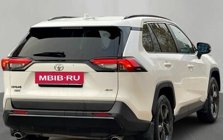 Toyota RAV4, 2021 год, 3 290 000 рублей, 4 фотография