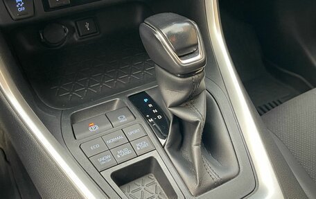 Toyota RAV4, 2021 год, 3 290 000 рублей, 17 фотография