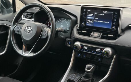Toyota RAV4, 2021 год, 3 290 000 рублей, 22 фотография