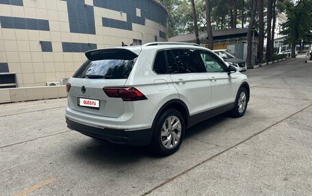 Volkswagen Tiguan II, 2021 год, 2 800 000 рублей, 3 фотография