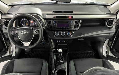 Toyota RAV4, 2018 год, 2 099 000 рублей, 16 фотография