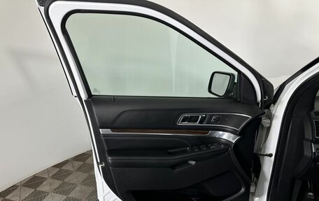 Ford Explorer VI, 2016 год, 2 600 000 рублей, 8 фотография