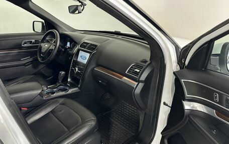 Ford Explorer VI, 2016 год, 2 600 000 рублей, 14 фотография